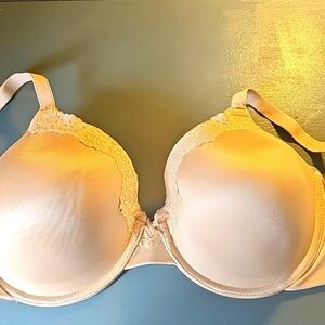 Madenform Womens Bra. 38DD. With Wire. Light Padding. Comfort.